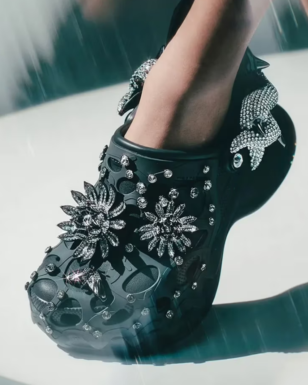SwarovskiCrocs_03