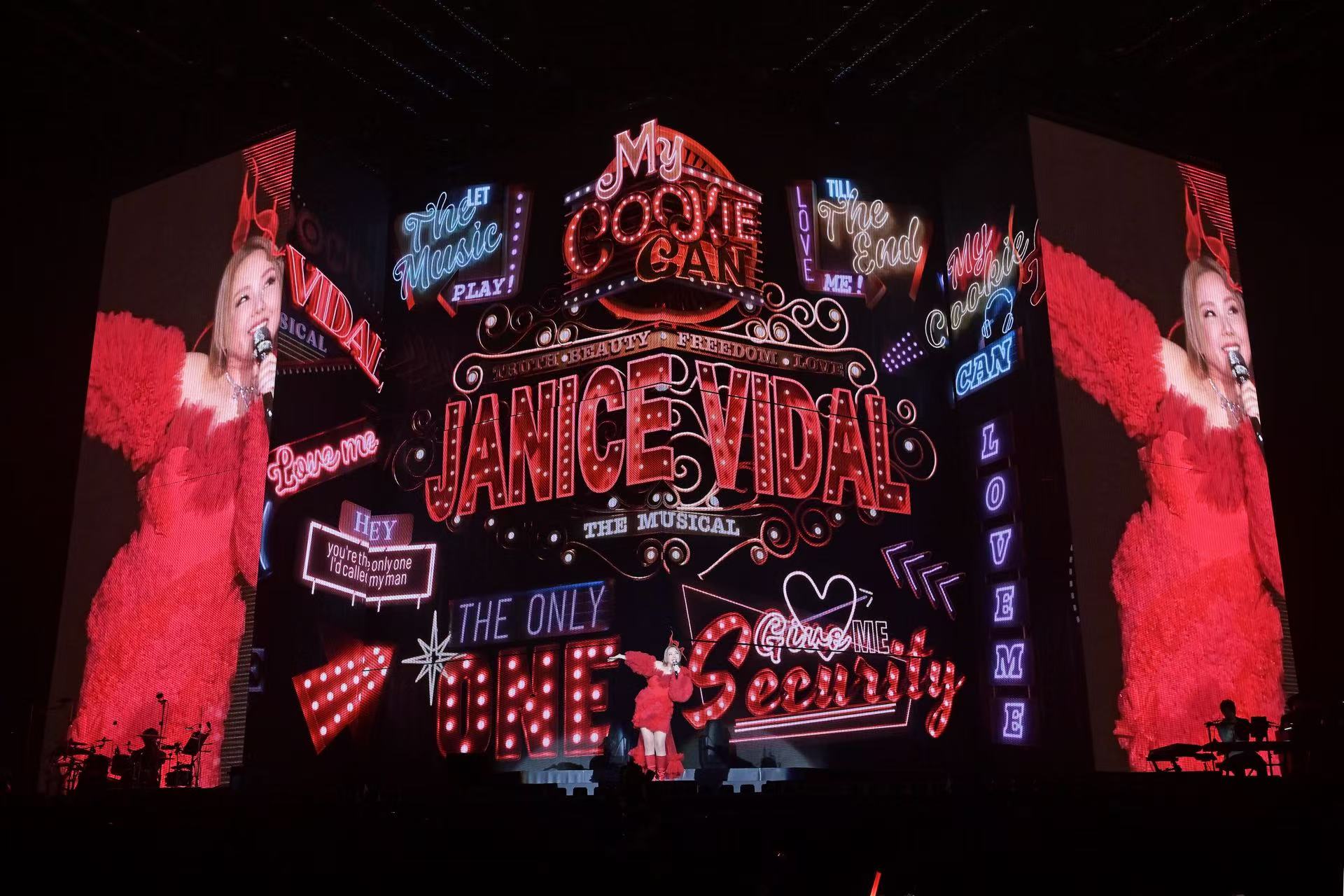 Janice Vidal Photo 3